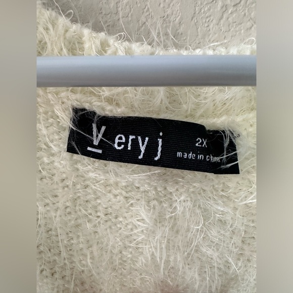 Very J oversized soft tie long sleeve white sweater size 2X - Picture 2 of 6